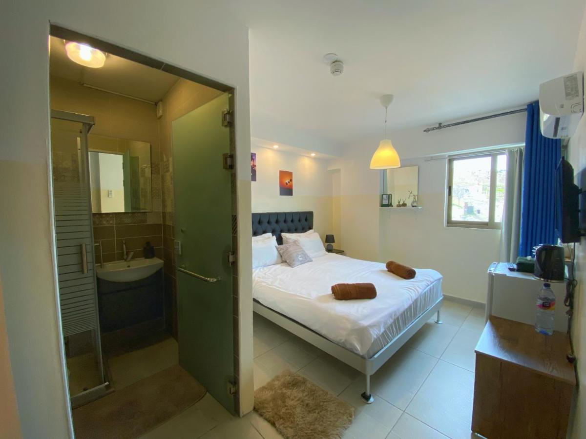 The Castle Star Hostel Amman Exterior photo